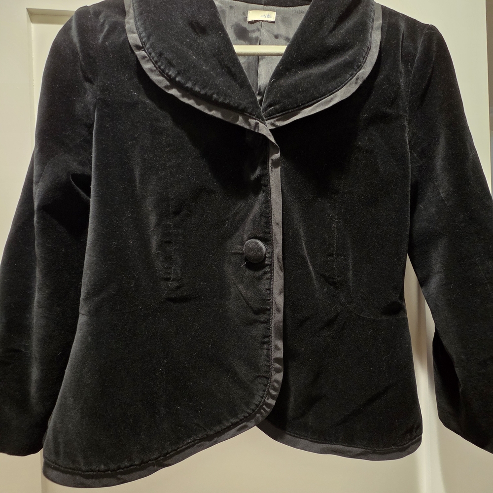 Elegant Black Velvet Women's Jacket